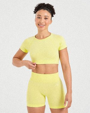 Adapt Seamless Crop Top - Spring Yellow: The Ultimate Spring Workout Essential