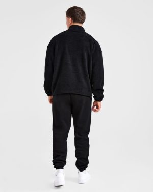 Essential 1/4 Zip Fleece - Black: The Ultimate Oversized Warmth Solution