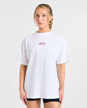 Run Club Oversized T-Shirt - White: The Ultimate Comfort & Style Statement