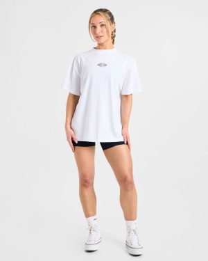 Run Club Oversized T-Shirt - White: The Ultimate Comfort & Style Statement