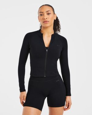 Staple Zip Jacket - Black: The Ultimate Sculpting Activewear Essential