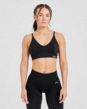 Adapt Seamless Sports Bra - Black: The Ultimate Medium-Support Activewear Solution
