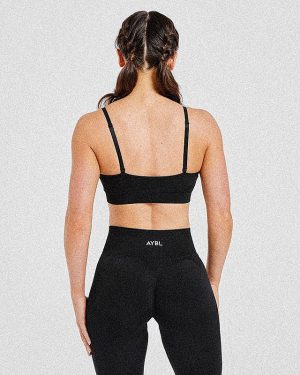 Adapt Seamless Sports Bra - Black: The Ultimate Medium-Support Activewear Solution